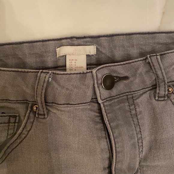 H&M Grey Mid Rise Jean​​ - Picture 3 of 5